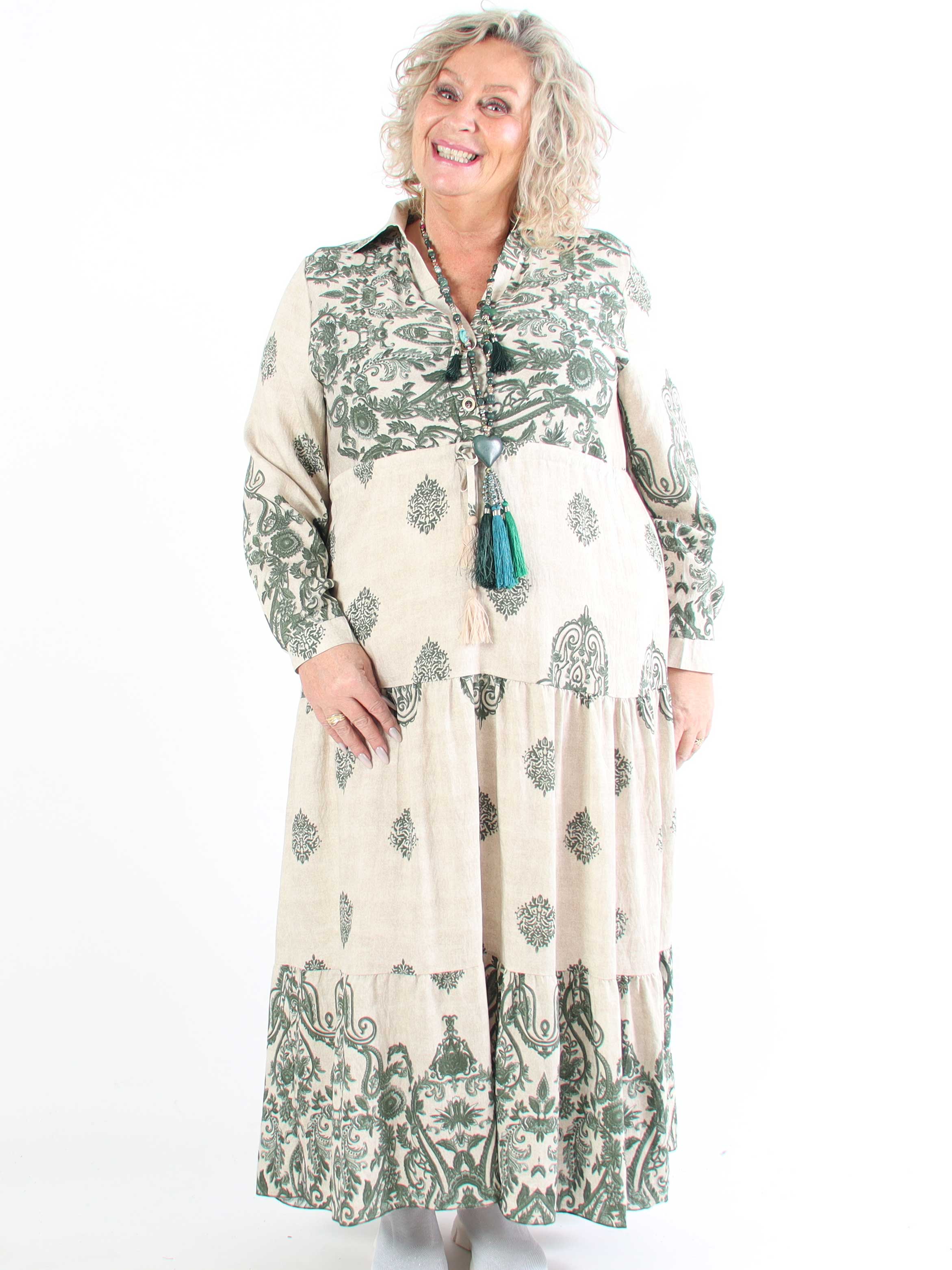 Kira - Lang boheme plus size kjole med mønster